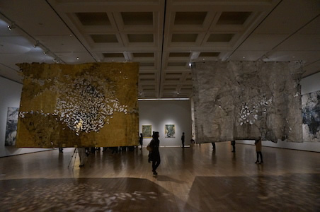 『三瀬夏之介 風土の記―かぜつちのき―』展の展示風景（奈良県立万葉文化館。2014年3月9日～5月11日）　Courtesy: imura art gallery | REALTOKYO