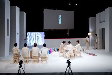 "Total Living 1986-2011" / Photo: Nobuhiko Hikiji / Courtesy of Festival/Tokyo | REALTOKYO